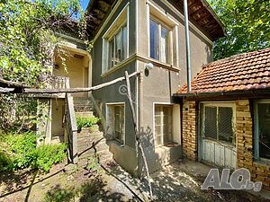 Къща с голям двор и кладенец в с. Иванча 2 - storey 83 sq. m. built-up area 3785 sq. m. courtyard | Houses / Villas | Ivancha