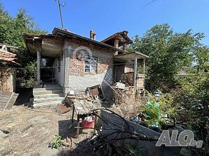 Двуетажна масивна къща в с. Джулюница 2 - storey 100 sq. m. built-up area 1000 sq. m. courtyard | Houses / Villas | Dzhulyunitsa