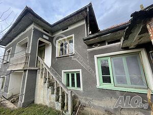 Двуетажна къща в с. Масларево 2 - storey 120 sq. m. built-up area 2110 sq. m. courtyard | Houses / Villas | Maslarevo