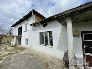 Три къщи в с. Обединение 2 - storey 200 sq. m. built-up area 8100 sq. m. courtyard | Houses / Villas | Karaisen