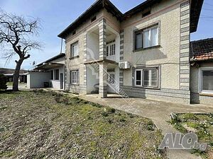 Частично реновирана къща в с. Долна Липница 2 - storey 200 sq. m. built-up area 2500 sq. m. courtyard | Houses / Villas | Dolna Lipnitsa