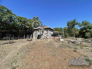 Двуетажна къща в с. Долна Липница 2 - storey 90 sq. m. built-up area 1900 sq. m. courtyard | Houses / Villas | Dolna Lipnitsa