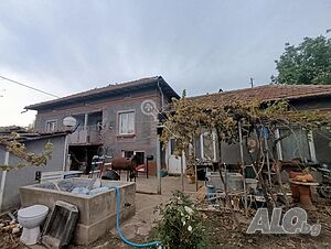 Двуетажна къща в село Долна Липница 2 - storey 100 sq. m. built-up area 3250 sq. m. courtyard | Houses / Villas | Dolna Lipnitsa