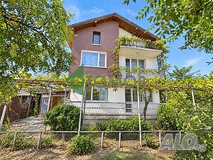 Просторна триетажна къща в село Загоре 167 sq. m. built-up area 500 sq. m. courtyard | Houses / Villas | Zagore