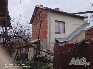 Двуетажна къща с таванско помещение+едноетажна къща в с. Присад 2 - storey 100 sq. m. built-up area 985 sq. m. courtyard | Houses / Villas | Prisad
