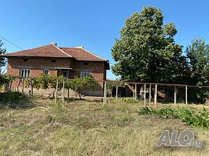 Продава се Къща 1 - storey 105 sq. m. built-up area 1329 sq. m. courtyard | Houses / Villas | Zagrazhden