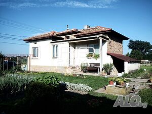 Предлагаме за продажба тухлена къща в с. Дибич 1 - storey 57 sq. m. built-up area 1276 sq. m. courtyard | Houses / Villas | Dibich