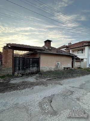Продавам имот в с. Гостиня 1 - storey 95 sq. m. built-up area 700 sq. m. courtyard | Houses / Villas | Gostinya
