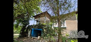 Къща, 100 кв/м Мазе 30 кв/м тераса 15 кв/м 4 ст, 2 бани Двор 2 д, СОТ Осн рем 1975 г пералня печки к 1 - storey 100 sq. m. built-up area 2000 sq. m. courtyard | Houses / Villas | Център Mizia