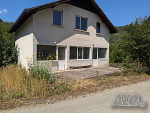 Къща в с. Черешовица 2 - storey 168 sq. m. built-up area 600 sq. m. courtyard | Houses / Villas | Център Chereshovitsa
