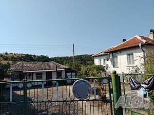 Къща с летна кухня 1 - storey 65 sq. m. built-up area 740 sq. m. courtyard | Houses / Villas | Prekraste