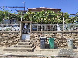Продава се двуетажна на къща с дворно място в с. Велислав 2 - storey 170 sq. m. built-up area 1000 sq. m. courtyard | Houses / Villas | Velislav