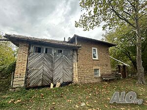 Двуетажна къща, с. Горица 2 - storey 80 sq. m. built-up area 1187 sq. m. courtyard | Houses / Villas | Goritsa