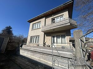 Двуетажна газифицирана къща, гр. Попово 2 - storey 80 sq. m. built-up area 582 sq. m. courtyard | Houses / Villas | Popovo