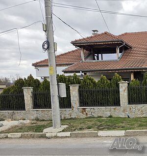 Двуетажна къща на калкан с допълнителна постройка, с. Разбойна 2 - storey 160 sq. m. built-up area 400 sq. m. courtyard | Houses / Villas | Razboyna