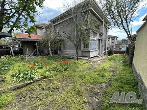 Двуетажна къща, Център, гр. Попово 2 - storey 100 sq. m. built-up area 300 sq. m. courtyard | Houses / Villas | Popovo