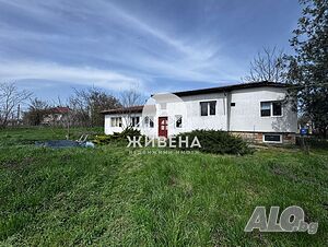 Продавам къща с басейн и голям двор - 2290 кв.м, с. Ветрино 2 - storey 215 sq. m. built-up area 2290 sq. m. courtyard | Houses / Villas | Vetrino