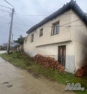 Едноетажна къща 1 - storey 180 sq. m. built-up area 1000 sq. m. courtyard | Houses / Villas | Rozovets