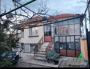 Поддържан семеен имот с огромен равен двор само на 20 минути от Пловдив! 1 - storey 52 sq. m. built-up area 1064 sq. m. courtyard | Houses / Villas | Golyam chardak