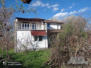Продавам дворно място с къща на 10 км. от гр. Бургас. От собственик. 2 - storey 160 sq. m. built-up area 600 sq. m. courtyard | Houses / Villas | Bratovo