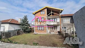 Масивна триетажна къща в град Гълъбово, обл. Стара Загора 3 - storey 300 sq. m. built-up area 980 sq. m. courtyard | Houses / Villas | Galabovo