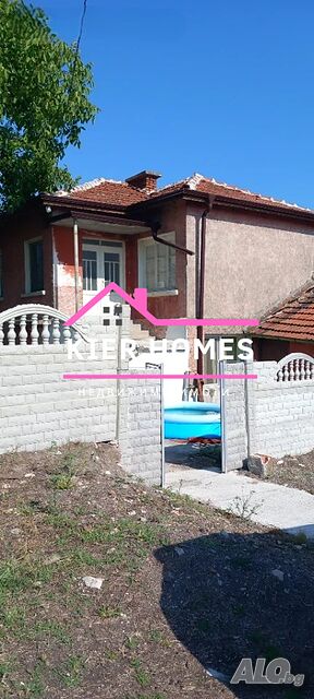 Двуетажна къща в с. Зетьово, общ. Чирпан, обл. Стара Загора 2 - storey 70 sq. m. built-up area 1000 sq. m. courtyard | Houses / Villas | Zetyovo
