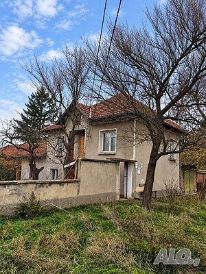 100 кв.м РЗП 1620 кв.м двор 2 - storey 100 sq. m. built-up area 1620 sq. m. courtyard | Houses / Villas | Gradishte