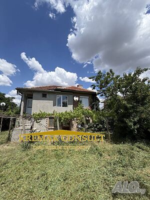 Кремък консулт! Продава масивна къща с допълнителни постройки в село Веселиново! 2 - storey 119 sq. m. built-up area 890 sq. m. courtyard | Houses / Villas | Veselinovo