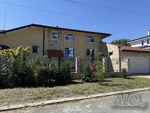 Великолепна къща в с. Медово 2 - storey 200 sq. m. built-up area 1950 sq. m. courtyard | Houses / Villas | Medovo