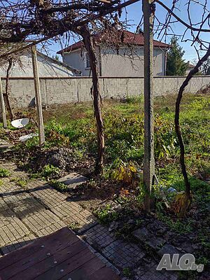 Къща с гараж на асфалтирана улица 1 - storey 100 sq. m. built-up area 680 sq. m. courtyard | Houses / Villas | Kochevo