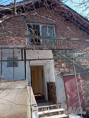 Монолитна двуетажна къща на плочи, с канализация 2 - storey 120 sq. m. built-up area 1200 sq. m. courtyard | Houses / Villas | Glavatar