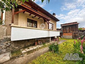 ПРОСТОРНА КЪЩА С ДВОР И ГАРАЖ В ГР. ДОБРИНИЩЕ 1 - storey 141 sq. m. built-up area 322 sq. m. courtyard | Houses / Villas | Dobrinishte