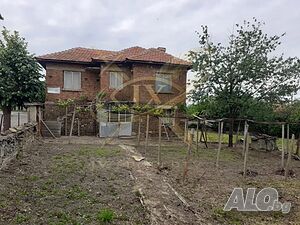 Къща - с. Огнен, общ. Карнобат, 90 кв. м 2 - storey 90 sq. m. built-up area 1700 sq. m. courtyard | Houses / Villas | Ognen