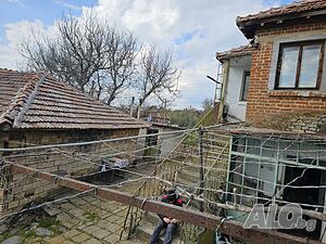 Къжа с двор над 2 декара в село Раздел 2 - storey 111 sq. m. built-up area 2200 sq. m. courtyard | Houses / Villas | Razdel