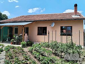 1795-Продава се едноетажна тухлена къща с гараж в село Кара Михал! 1 - storey 60 sq. m. built-up area 1000 sq. m. courtyard | Houses / Villas | Kara Mihal