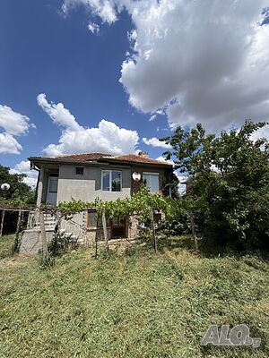 Продавам Къща! 2 - storey 119 sq. m. built-up area 890 sq. m. courtyard | Houses / Villas | Veselinovo