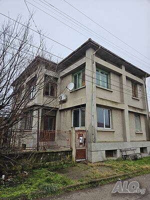 Двуетажна къща град Попово 2 - storey 210 sq. m. built-up area 100 sq. m. courtyard | Houses / Villas | Popovo