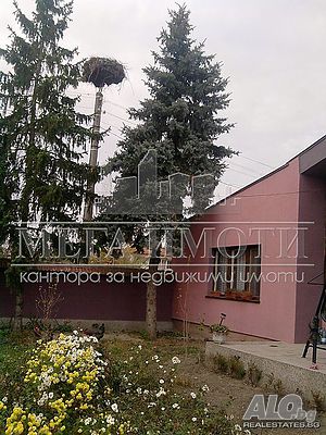 Къща в село Двуетажна 155 кв.м РЗП 1220 кв.м двор 2 - storey 155 sq. m. built-up area 1220 sq. m. courtyard | Houses / Villas | Samuilovo