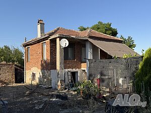 Продавам къща 1 - storey 60 sq. m. built-up area 1900 sq. m. courtyard | Houses / Villas | Svetlina