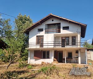 Продава се - къща с двор и панорамна гледка към Витоша в гр. Радомир 3 - storey 186 sq. m. built-up area 450 sq. m. courtyard | Houses / Villas | Върба Radomir