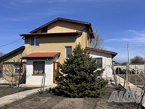 Красива двуетажна къща с двор 1470 кв.м в с. Славеево 2 - storey 58 sq. m. built-up area 1470 sq. m. courtyard | Houses / Villas | Slaveevo
