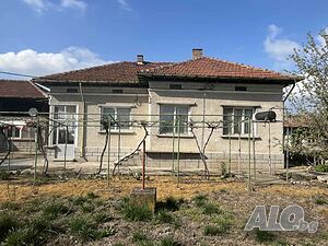 Къща с огромен двор на ТОП локация 1 - storey 124 sq. m. built-up area 3569 sq. m. courtyard | Houses / Villas | Petko Karavelovo