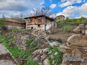 Продава се къща за ремонт в с. Брягово! 2 - storey 74 sq. m. built-up area 400 sq. m. courtyard | Houses / Villas | Bryagovo