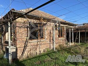 Продава се къща в с. Васил Левски! 1 - storey 70 sq. m. built-up area 1200 sq. m. courtyard | Houses / Villas | Vasil Levski