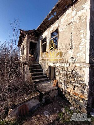 Имот с просторен двор 2 - storey 100 sq. m. built-up area 5450 sq. m. courtyard | Houses / Villas | General Toshevo