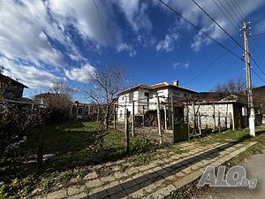 Къща с двор за продажба в с. Карагеоргиево в центъра 2 - storey 82 sq. m. built-up area 840 sq. m. courtyard | Houses / Villas | Karageorgievo