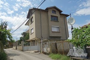 Продавам масивна триетажна къща с двор и два гаража в град Свищов - 215 000 € 3 - storey 375 sq. m. built-up area 305 sq. m. courtyard | Houses / Villas | Център, ул. ”Филип Тотю” № 4 Svishtov