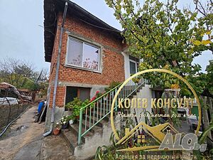 Продавам къща, с. Книжовник 2 - storey 140 sq. m. built-up area 960 sq. m. courtyard | Houses / Villas | Knizhovnik