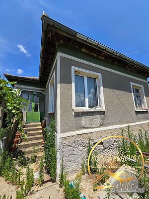 Продавам къща, с. Помощник 1 - storey 100 sq. m. built-up area 2300 sq. m. courtyard | Houses / Villas | Pomoshtnik