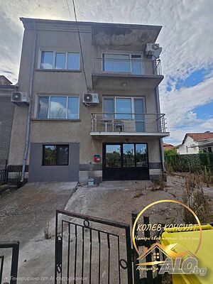 Продавам етаж от къща, гр. Свиленград House Floor 100 sq. m. built-up area 20 sq. m. courtyard | Houses / Villas | Svilengrad